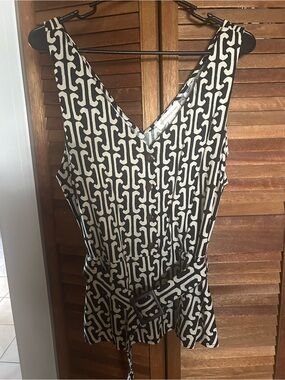 Sleeveless Black & White Geometric Peplum top linen blend